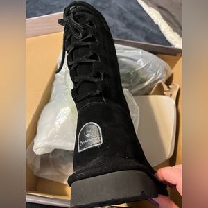 BearPaw Phylly black womens size 9 Brand New Never Worn
